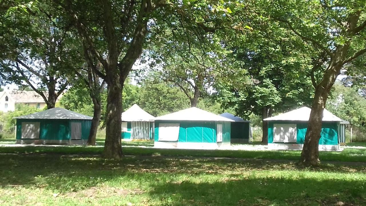 Hotel Camping Les Ombrages De L'Adour Aire-sur-lʼAdour Exterior foto